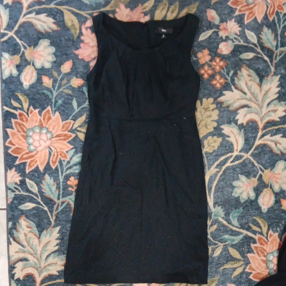 Elegant Black Sleeveless Dress